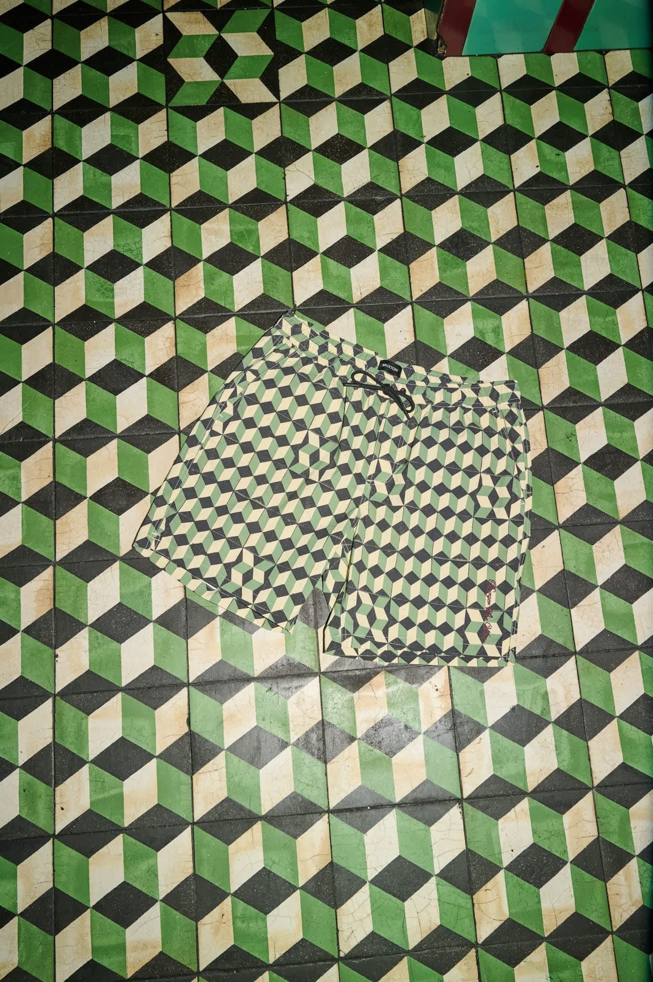 Burger She Wrote Hybrid Short - Black/Green Tile